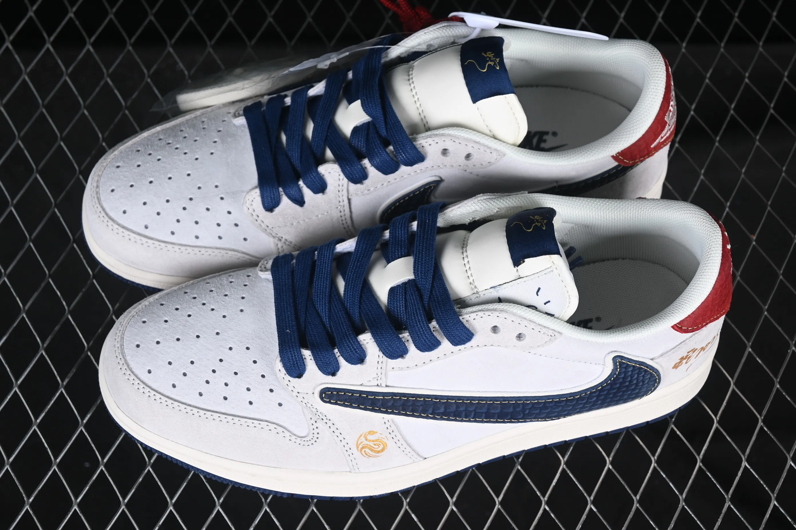 All Categories Air Jordan Jordan Series Basketball Shoes Air Jordan 1 Low High-end Customized Low-top Shoes Travis Scott x Fragment Design x Air Jordan 1 Low OG SP AJ1 Joe 1 Year of the Snake Limited Pig Eight Blue Snake Pattern Hook Low-top Cultural Casual Shoes XZ2025-168